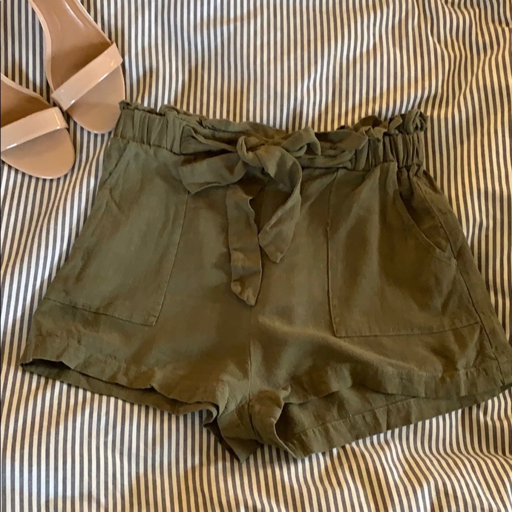 Chic army green shorts